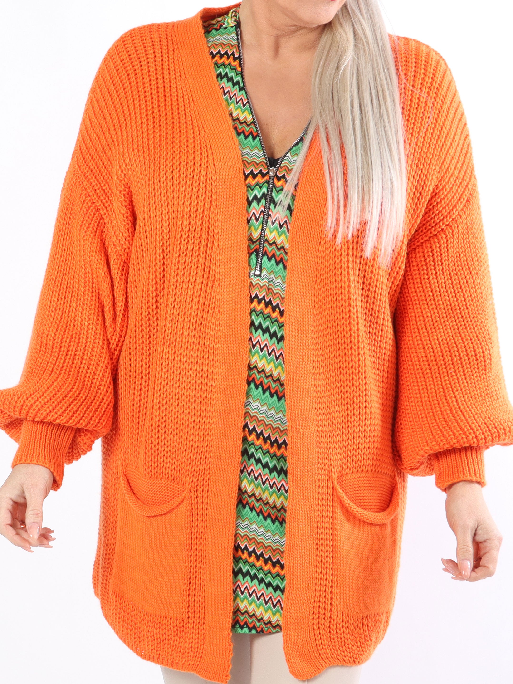 Sally Short - Söt stickad plus size kofta med ballongärmar